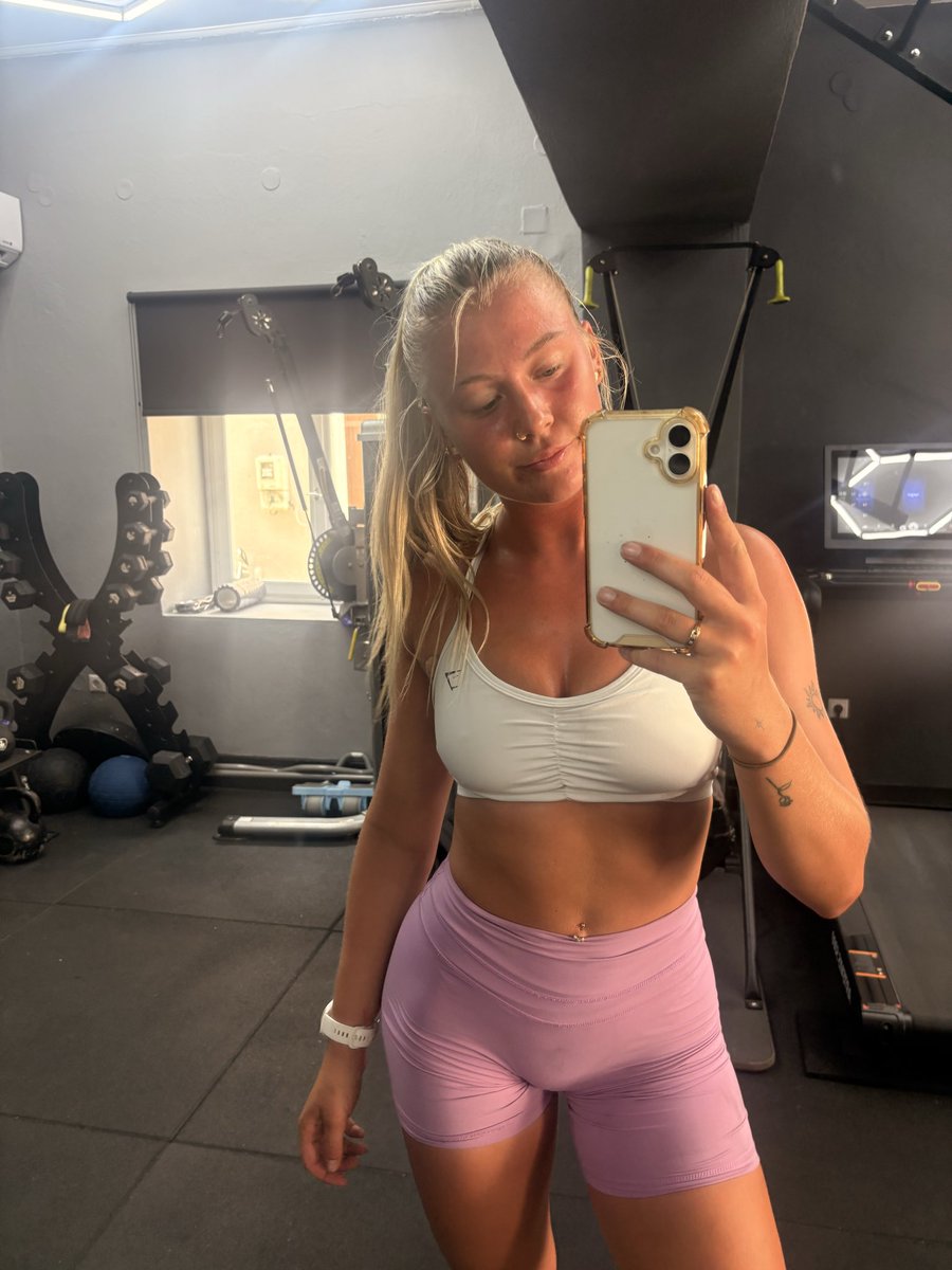 AMiss12099's tweet photo. Busy getting even hotter 🥵 https://t.co/l6RX4DvutV