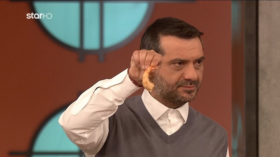 WinBut2's tweet photo. Οταν σου χει πει ψέμματα για τα «προσόντα» του… 

#MasterChefGR https://t.co/YTFCfsslYP
