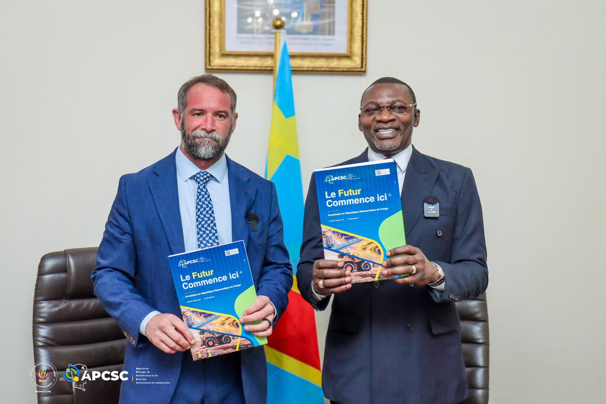 FreddyShembo's tweet photo. #RDC-#USA:  DÉVELOPPEMENT DES PROJETS MINIERS STRUTURANTS

Ce jeudi 04 juin 2026, nous avons franchi une nouvelle étape dans le renforcement des partenariats stratégiques de la RDC à travers la signature d’un Mémorandum d’Entente entre l’APCSC et la société américaine VIRTUS CO LLC représentée par son Directeur Général Philippe Braun, spécialisée dans les travaux géologiques, l’exploration minière et la structuration des projets à forte valeur stratégique.

À un moment où les minerais critiques redessinent les rapports de force économiques et industriels dans le monde, la RDC doit consolider sa position comme acteur incontournable des chaînes d’approvisionnement stratégiques du futur.

Ce partenariat s’inscrit précisément dans cette dynamique : développer des projets miniers structurants, renforcer les capacités d’exploration géologique, attirer des investissements internationaux crédibles et accélérer la transformation du potentiel minier congolais en puissance économique concrète.

La RDC possède les ressources qui façonneront l’économie mondiale de demain. Notre responsabilité, selon la vision du Chef de l’Etat @fatshi13 @FelixUdps, est désormais de transformer cet avantage naturel en instrument de souveraineté et d’influence.

@central_sage @kamba82 @ebalemozindo @ChiefSam243 @Satellite_Cgl @FredericNkoko @MicheeMulumba_ @PatrickMuyaya @Presidence_RDC @PrimatureRDC
