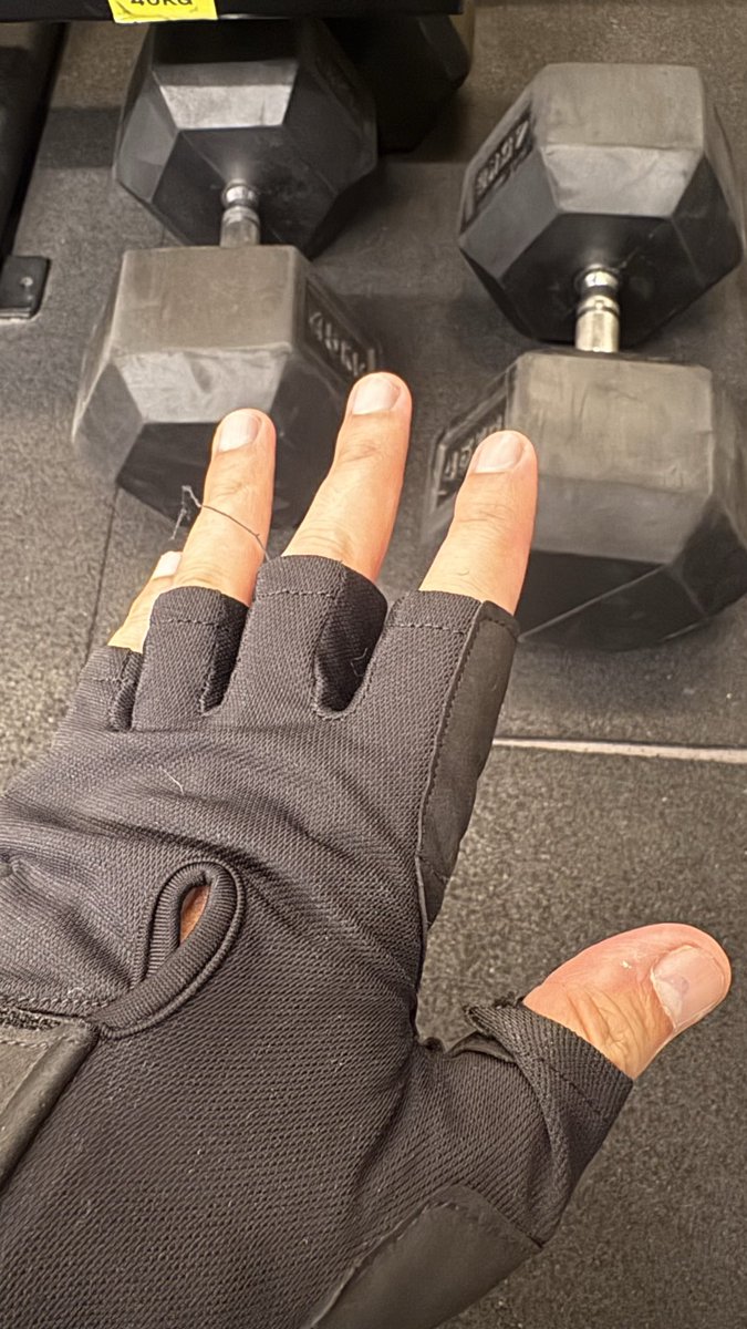 andrikeloss's tweet photo. Φοράω πλέον γάντια κ ηρέμησα.. #gym_time https://t.co/PAgHPzF1Pj