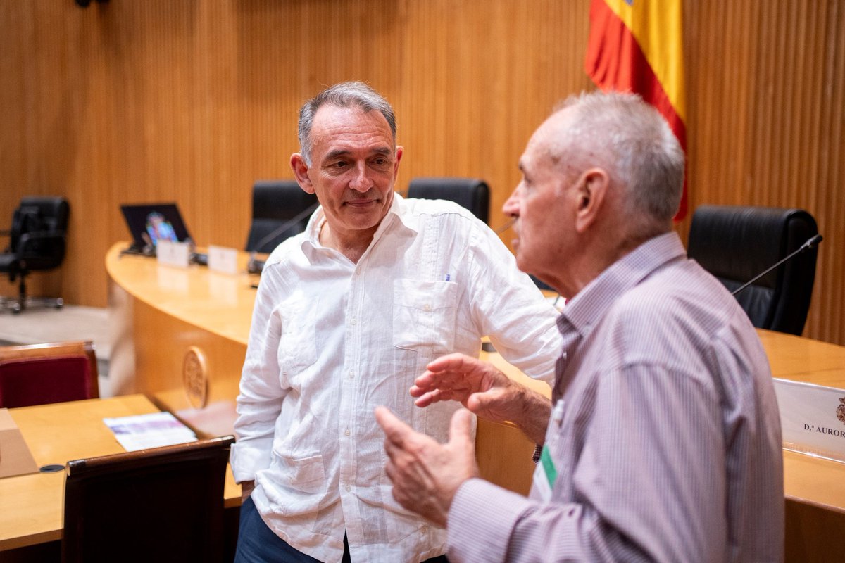 EnriqueSantiago's tweet photo. ♻️👨🏻‍🌾 Esta tarde hemos celebrado unas jornadas sobre "Medioambiente, mundo rural, extractivismo y renovables".

✅ La transición a energías renovables es imprescindible, pero defendiendo el suelo agrícola, la soberanía alimentaria y el medio ambiente saludable. https://t.co/JFTnkv1Qjl