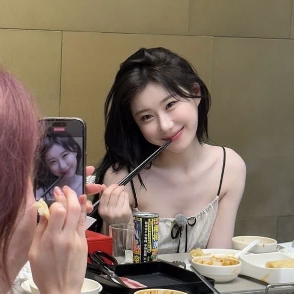 vivi tweet media