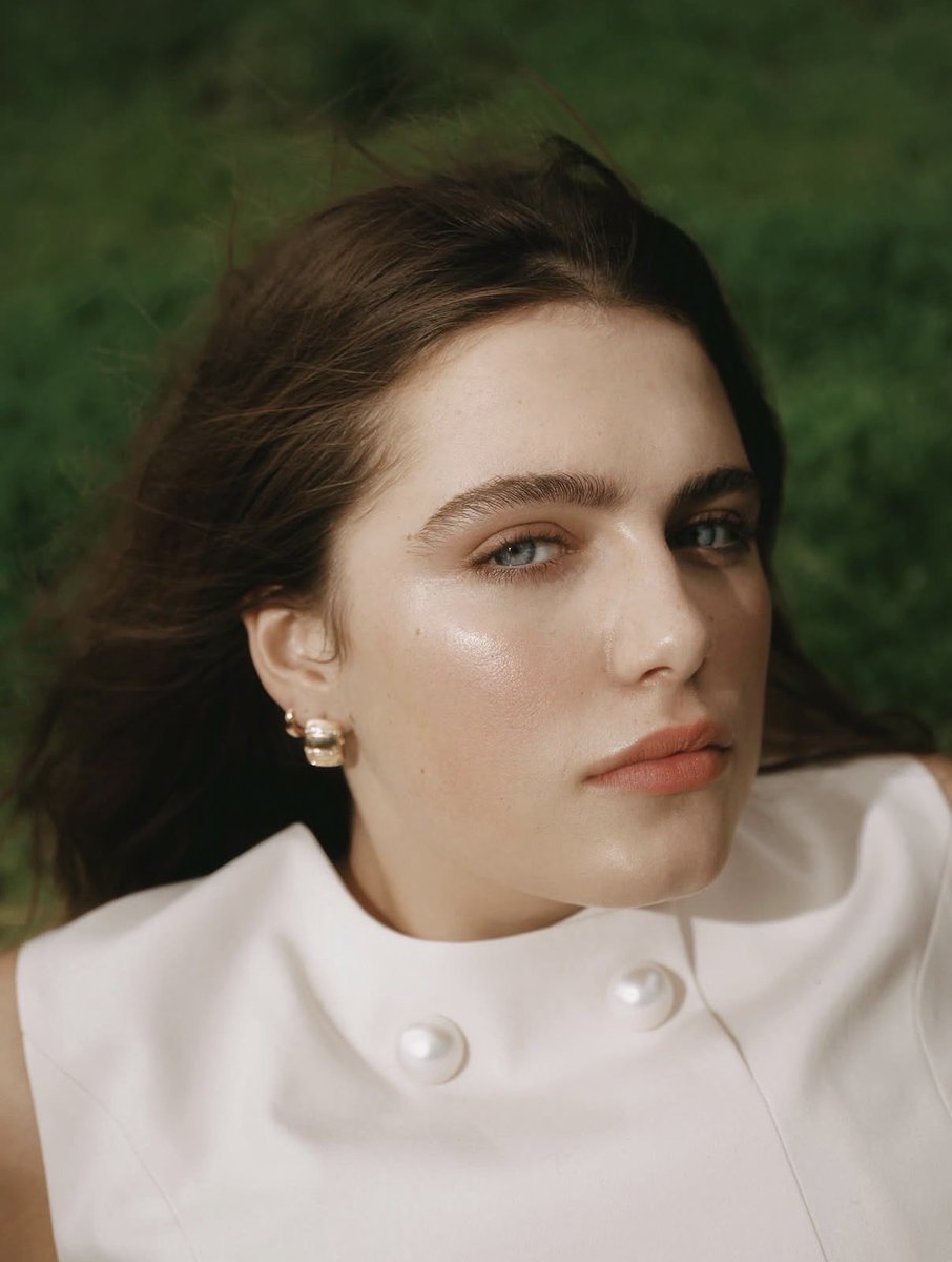 offcampuseslat's tweet photo. 📸| Nuevas fotos de Ella Bright para Schon Magazine. https://t.co/iflsDE1EAN