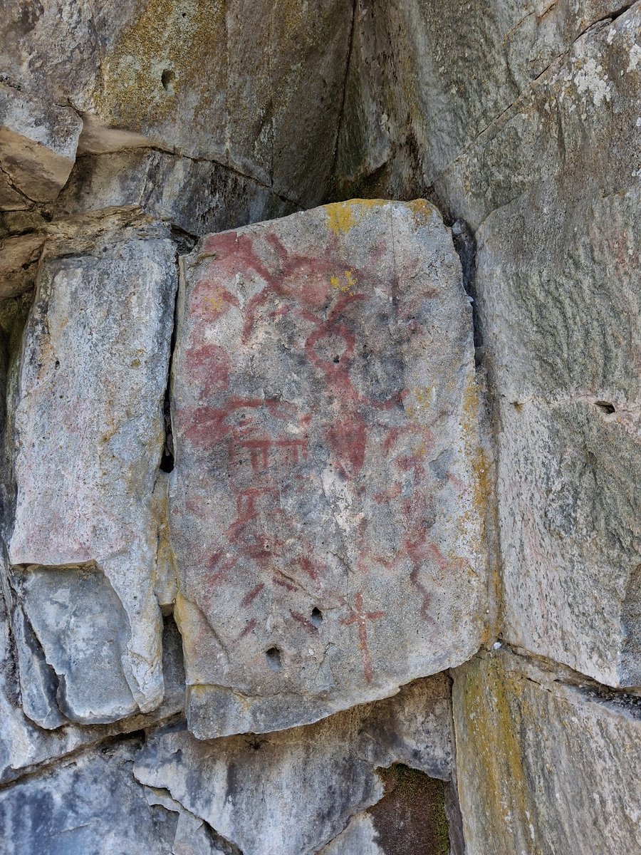 KATrustyFriend's tweet photo. Native american rock painting near my home, what do you see? I definitely  see two ant-like creatures. https://t.co/JdZhp85VwK