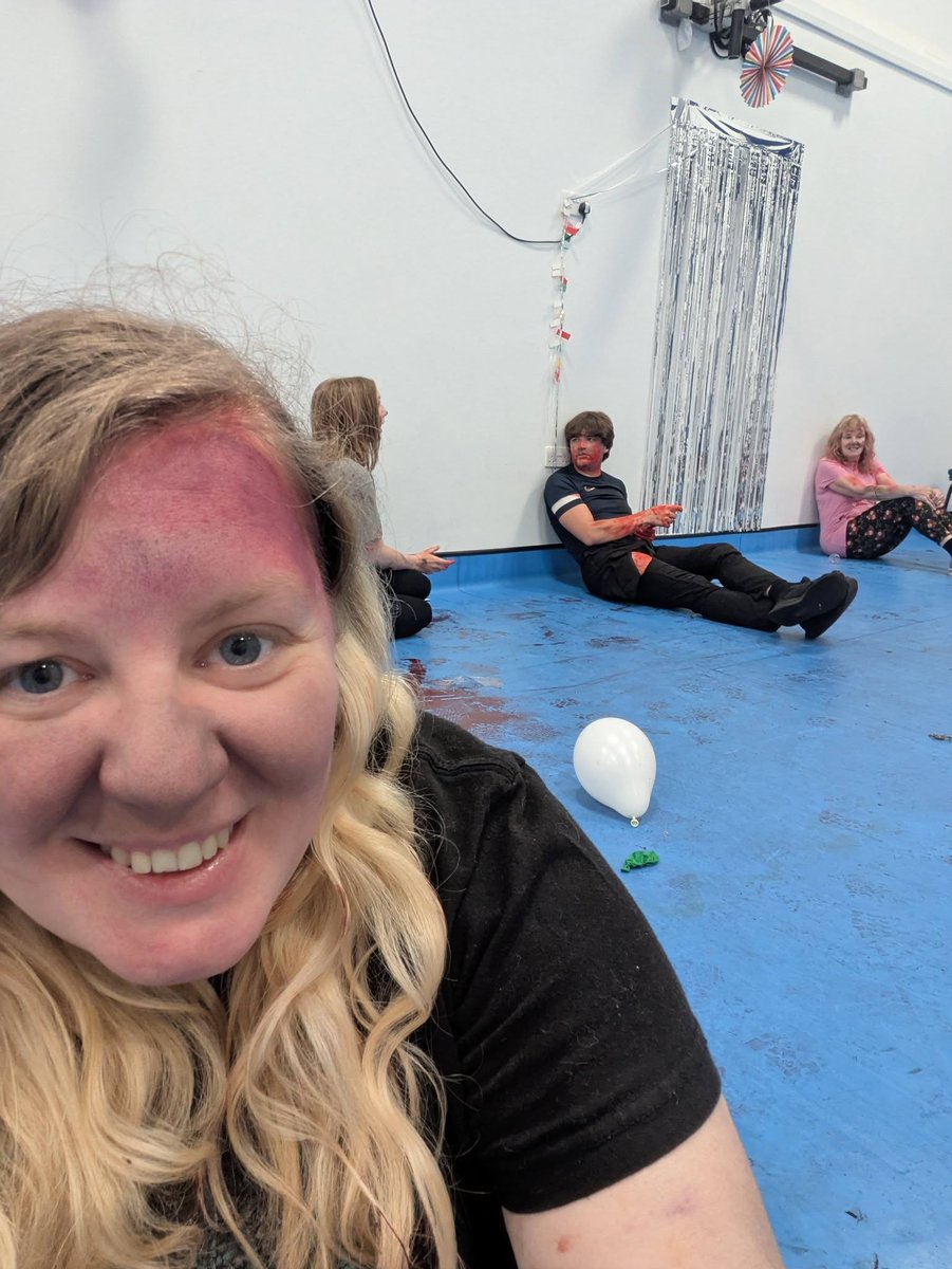 MaddyMcqueen's tweet photo. It's been an interesting day today, doing another simulation to help medics in a situation of a bomb explosion.

#Actor #Acting #EmergencyServices #SimulationTraining #CasualtyActor #SPFXMakeup #BehindTheScenes #MedicalTraining #FirstResponders #ActingWork https://t.co/vWFdsUXr1T