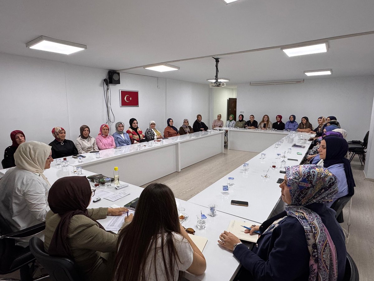 akkadinizmit41's tweet photo. Haftalık olağan Yönetim Kurulu Toplantımız, İlçe Kadın Kolları Başkanımız Pınar Atabay başkanlığında gerçekleştirildi.

Yönetim Kurulu Toplantımıza İl Koordinatör Yardımcımız Hülya Ok katıldı.

@tugbaisikercan 
@yyaseminozdemir https://t.co/1C99w0azsR