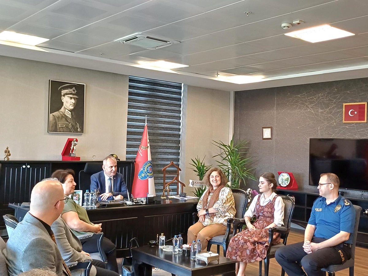 yndisk's tweet photo. İlçemizin yeni Emniyet Müdürü Lütfü Doğan'a kurum müdürlerim ile birlikte hoşgeldin ziyaretinde bulunduk. Kendisine ve ilçemize yeni görev yeri hayırlı olsun. https://t.co/ZfdKLVIqcg