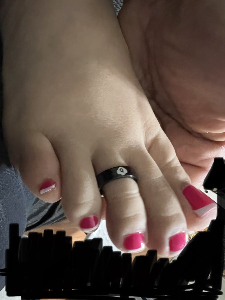 cccouplebbc's tweet photo. @Feetogram QOS feet. https://t.co/PTiCK7jhaY