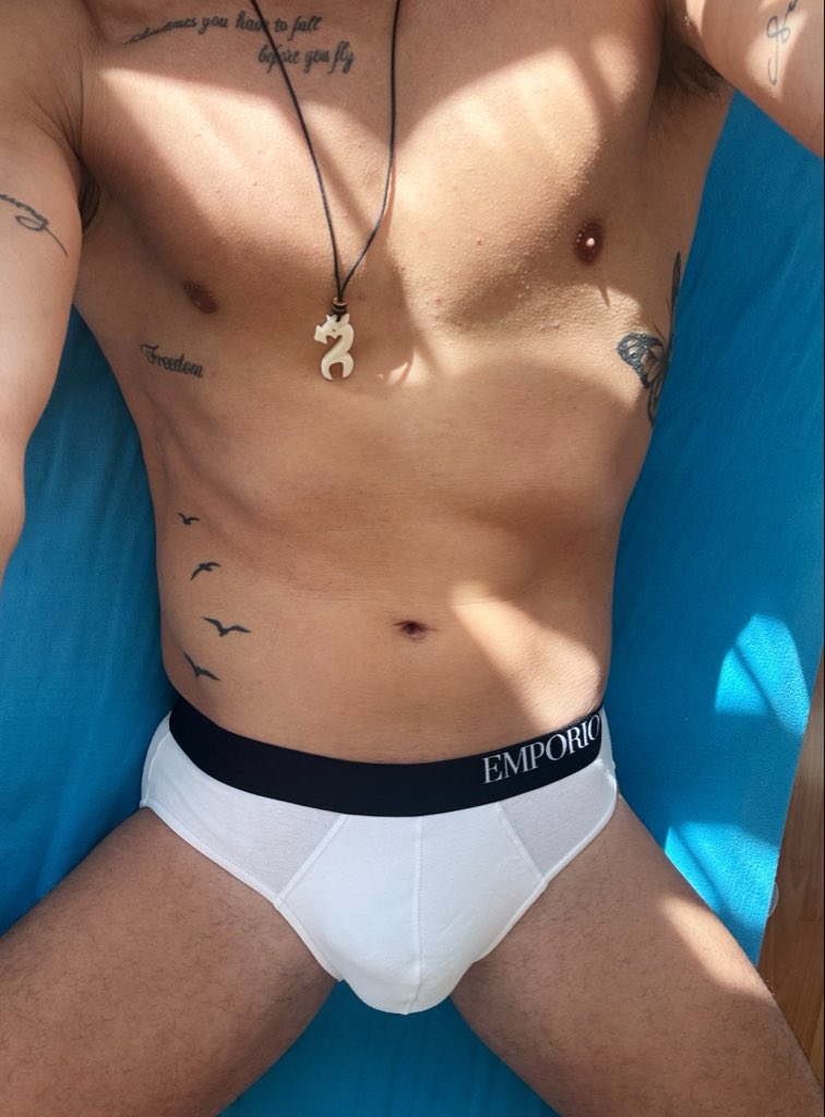 paparaziguy's tweet photo. A warm moment.
#emporio #gayboy #underwear #fitman
#briefs https://t.co/BCUuDZfHCf