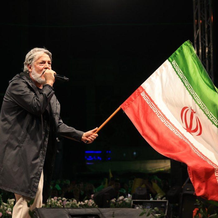 o_Fatemeh_o's tweet photo. حتی قیصر هم اومد ایران ولی پهلوی تا لب مرز هم نتونست بیاد :)) https://t.co/WDckwEeS9G