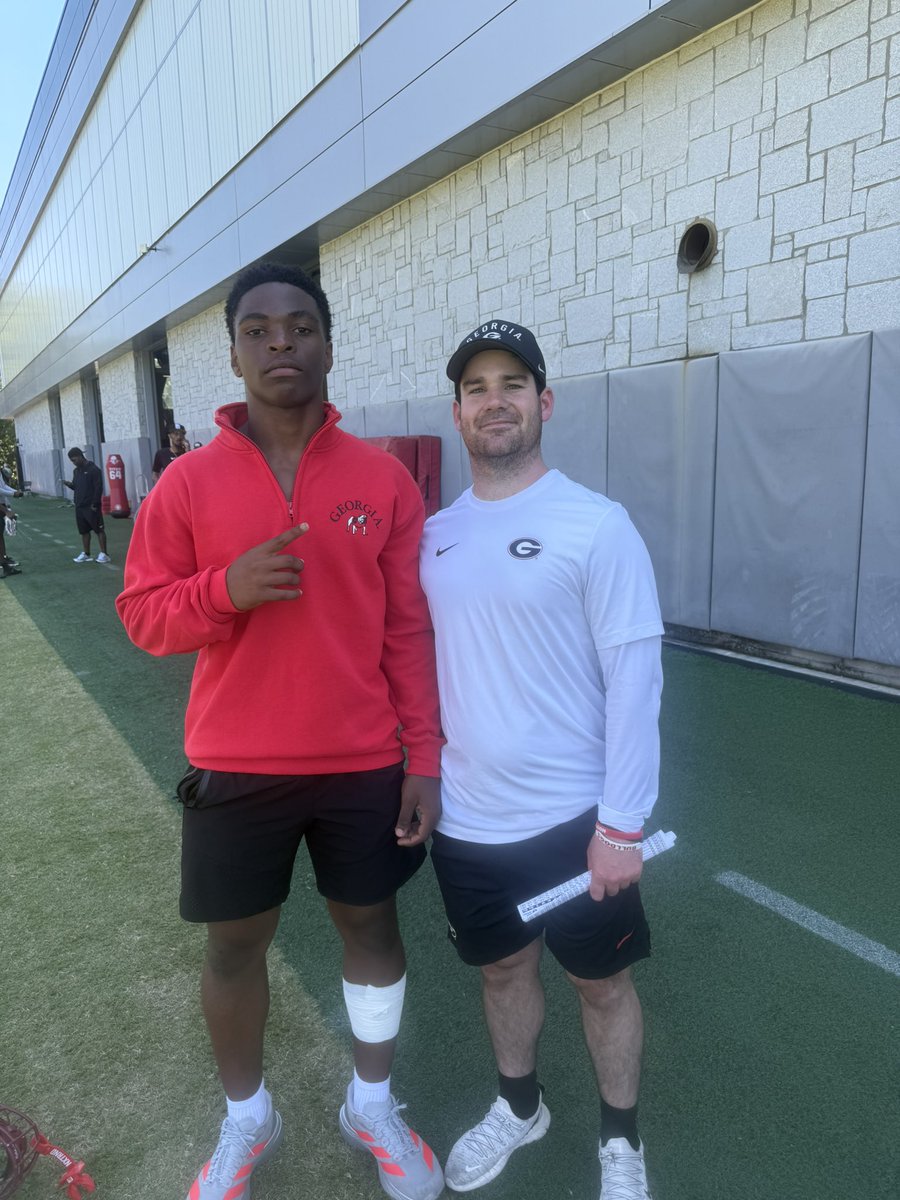 MarcusFootmanJr's tweet photo. Had a great camp at Georgia today!🐶 @MrTNT21 @RivalsHS @PrepRedzoneFL @FloridaHighFB @KirbySmartUGA @price_petagna @On3 @Hayesfawcett3 @850Kings @GeorgiaFootball @CoachSchuUGA https://t.co/h4PtrTuTZ8