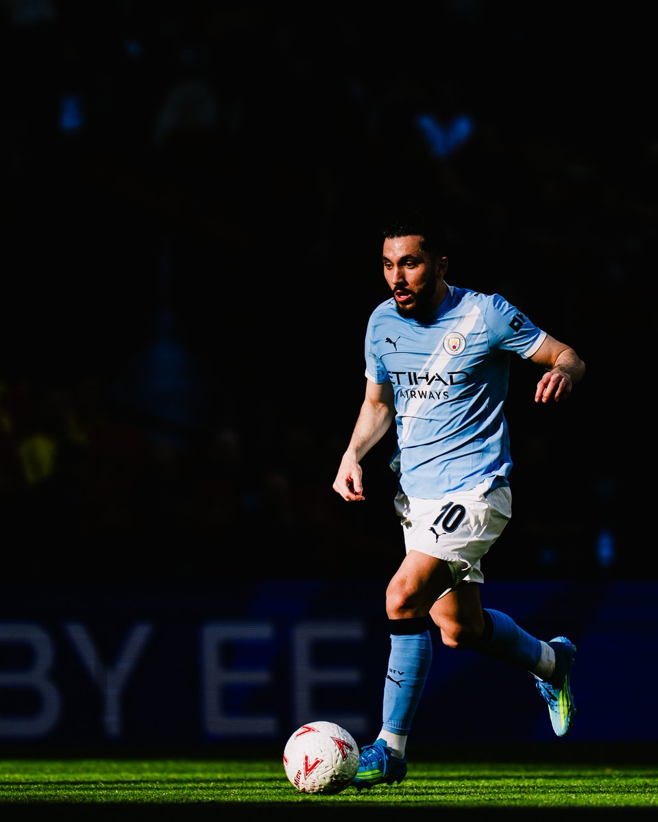 ManCityFra's tweet photo. L'artiste. https://t.co/GaTk0BU5QO