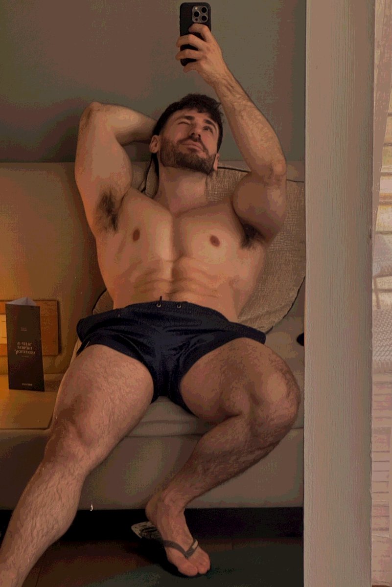 modelhimbo's tweet photo. “ maldito calor. por favoooor, que alguien apague el maldito sol. ” https://t.co/Hq7f8RT2hz
