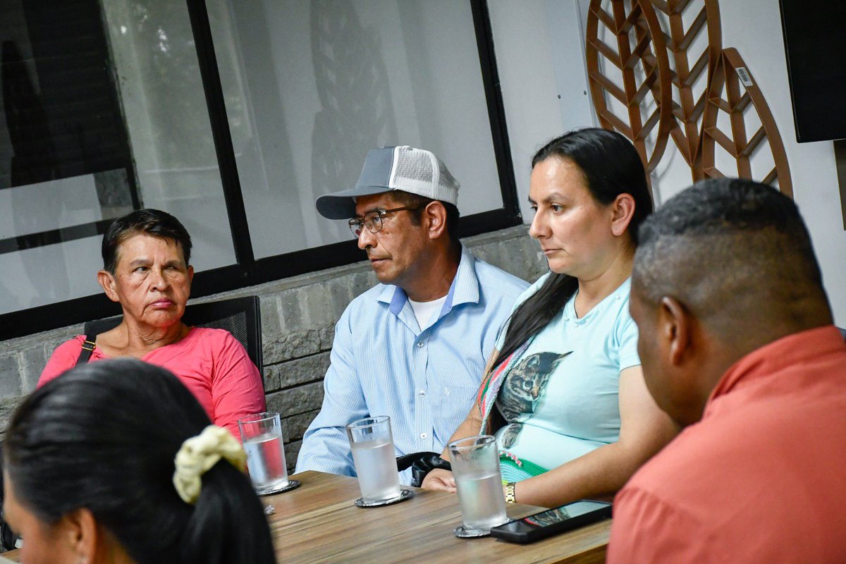 cortolima's tweet photo. Impulsaremos un Proyecto Ciudadano de Educación Ambiental, llevaremos nuestra Escuela Itinerante para promover el manejo adecuado de residuos y realizaremos visitas técnicas a familias caficultoras para identificar posibles beneficiarios de filtros verdes. https://t.co/pm2PQgeWby