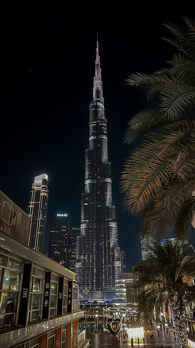 entergalacticx's tweet photo. Burj Khalifa dump https://t.co/RnhFKnxzws