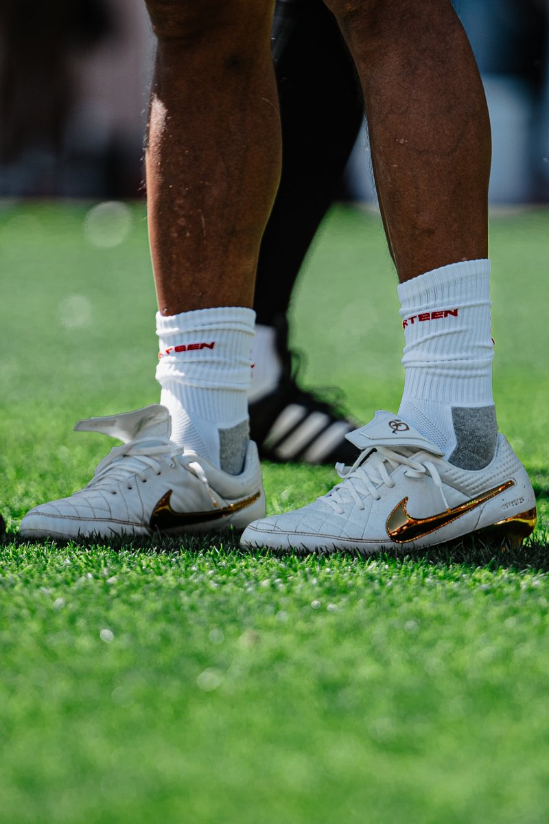 10Ronaldinho's tweet photo. https://t.co/bGIz8hhbVP