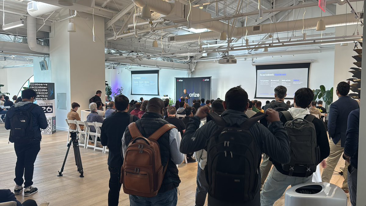 MelGoesTech's tweet photo. Full house for @coinbase’s talk

Rebuilding our PLDC: What Happened When We Stopped Writing Code https://t.co/GG2H3yR83H
