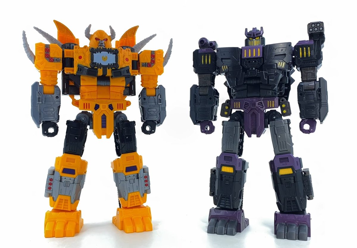 TFHypeGuy's tweet photo. AOTP UNICRON SOLDIER FULLY LEAKED!!

Thanks to Prime Vs Prime (video linked below) the Mysterious Unicron Soldier has finally been unveiled!

Honestly, not the biggest fan of how this turned out, but check it out for yourself linked below! https://t.co/qZKPrBt6Ry