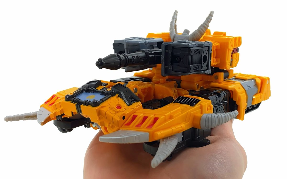 TFHypeGuy's tweet photo. AOTP UNICRON SOLDIER FULLY LEAKED!!

Thanks to Prime Vs Prime (video linked below) the Mysterious Unicron Soldier has finally been unveiled!

Honestly, not the biggest fan of how this turned out, but check it out for yourself linked below! https://t.co/qZKPrBt6Ry