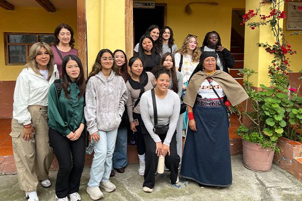 friendsunaoc's tweet photo. #Ecuador medical immersion trip exposes students to cross-cultural health care. #StudyAbroad #Intled #Education #Intled
https://t.co/4p7CyeJYun https://t.co/2oAY2w8gKM