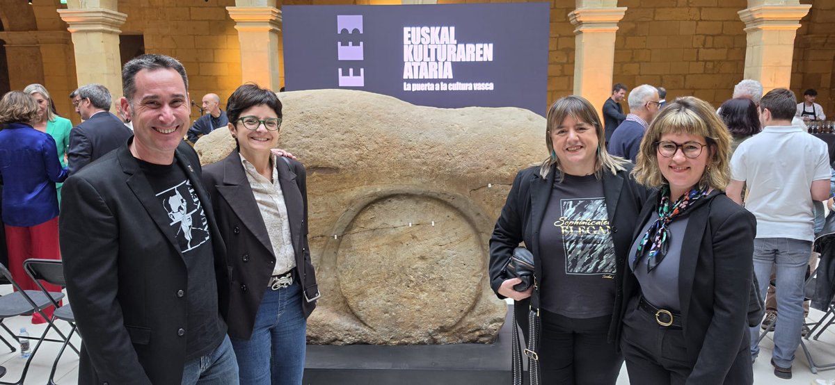 MariaDelRio_P's tweet photo. Euskal Museoaren irekieran izan gara. Obra konplexua eta eztabaidatsua, izan duen atzerapen eta gainkoatuagatik. Euskal kulturaren aldeko konpromezua adierazteko eta hura bultzatzeko tresna bihur dadila. https://t.co/KGg2ADB0EY