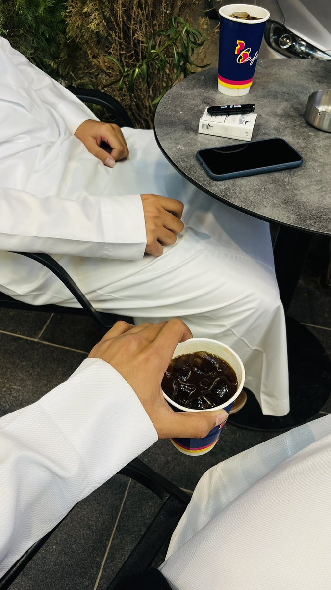 a7_8i's tweet photo. على بساط الفوضويّة أنا و أنت 
ألذّ عندي من صدور المجالس . https://t.co/e85D4JKlbs