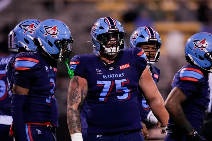 TommyUnders's tweet photo. 🚨ALL #UFL SNUBS🚨

WR: JAYDON MICKENS
(Birmingham Stallions)

OT: RYAN NELSON
(Columbus Aviators)

C: JACK KRAMER
(Houston Gamblers)

DT: TRAVIS BELL
(Louisville Kings)

CB: SHAUN WADE
(Dallas Renegades)

SAF: JORDAN MOSLEY
(ST. Louis Battlehawks)

SAF: SAM KIDD
(DC Defenders) https://t.co/kRaZ7qDjRL
