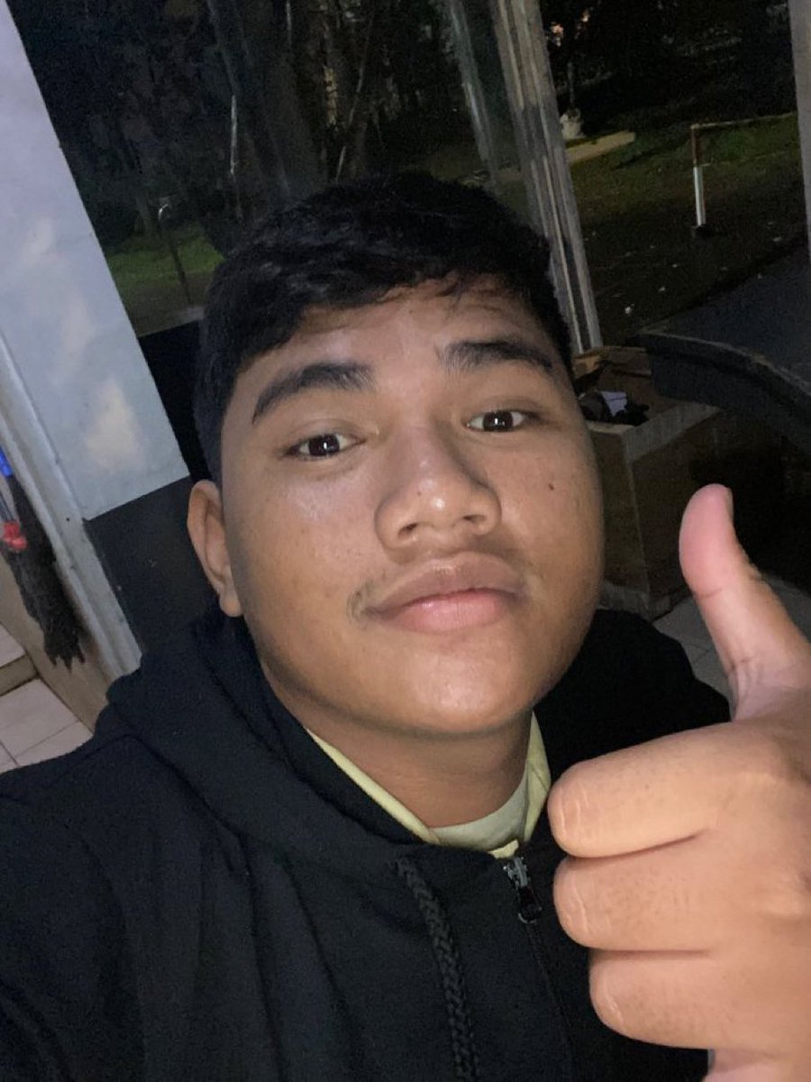 sal__moon's tweet photo. kalo muka lu kaya kontol tuh diem diem aja, tutup tutupin, jangan malah umbar kontol ditempat umum https://t.co/iByC1RLwkg