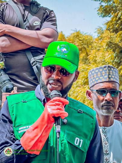 DahirMHashim's tweet photo. As part of World Environment Day 2026, we joined our dedicated street sweepers on an awareness walk to recognize their contribution to a cleaner Kano.

I am pleased to announce that His Excellency, Governor Abba Kabir Yusuf, has approved their enrollment in KSCHIMA and free medical diagnosis at the hospital located within REMASAB.

We have also provided new uniforms and protective gear for the sweepers and installed additional metallic waste bins along major roads.

We urge residents to make proper use of these bins and support our collective effort to keep Kano clean, green, and sustainable.

Dr. Dahir M Hashim
Honourable Commissioner,
Ministry of Water Resources, Environment and Climate Change