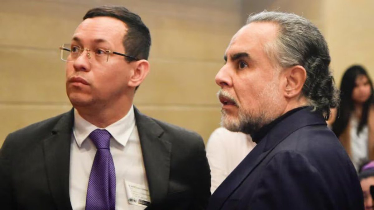 ByViral24's tweet photo. 🇺🇸🇨🇴🔴ATENCIÓN. DENUNCIA para @DeputySecState  Además del caso mencionado sobre Juan Carlos Muñiz y Nini Cantillo, también se señala al líder político Jaime Berdugo, amigo de @AABenedetti de liderar la Compra de Votos para Cepeda a quien relacionan con la ejecución de recursos provenientes del Gobierno @petrogustavo destinados a proyectos de seguridad. 

Los denunciantes afirman que contratos han sido adjudicados de manera directa y con objetos contractuales amplios que, facilitarían prácticas de compra de votos para la
Campaña de Cepeda.

Las denuncias también hacen referencia a la adjudicación masiva de tierras en el municipio y a estructuras de logística electoral operando desde Puerto Colombia. Asimismo, se menciona una relación laboral previa de @JaimeBerdugoP con una empresa vinculada al empresario Euclides Torres