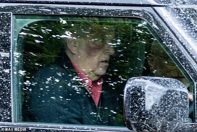 NewsBlast17's tweet photo. Andrew Mountbatten-Windsor Seen with Large Purple Bruise Covering Eye and Cheek https://t.co/QBIMUqV9WG