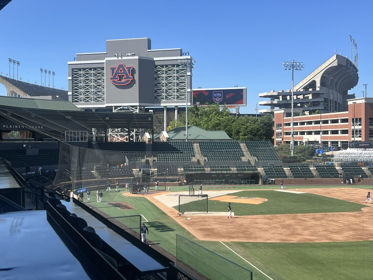 ChaseParham's tweet photo. Ole Miss getting final work in prior to the Auburn Super Regional. https://t.co/7osUUxQc9Q