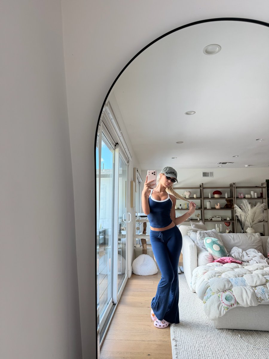 leyvanoelle's tweet photo. about to run some errands :) https://t.co/VMjRcBt4HN