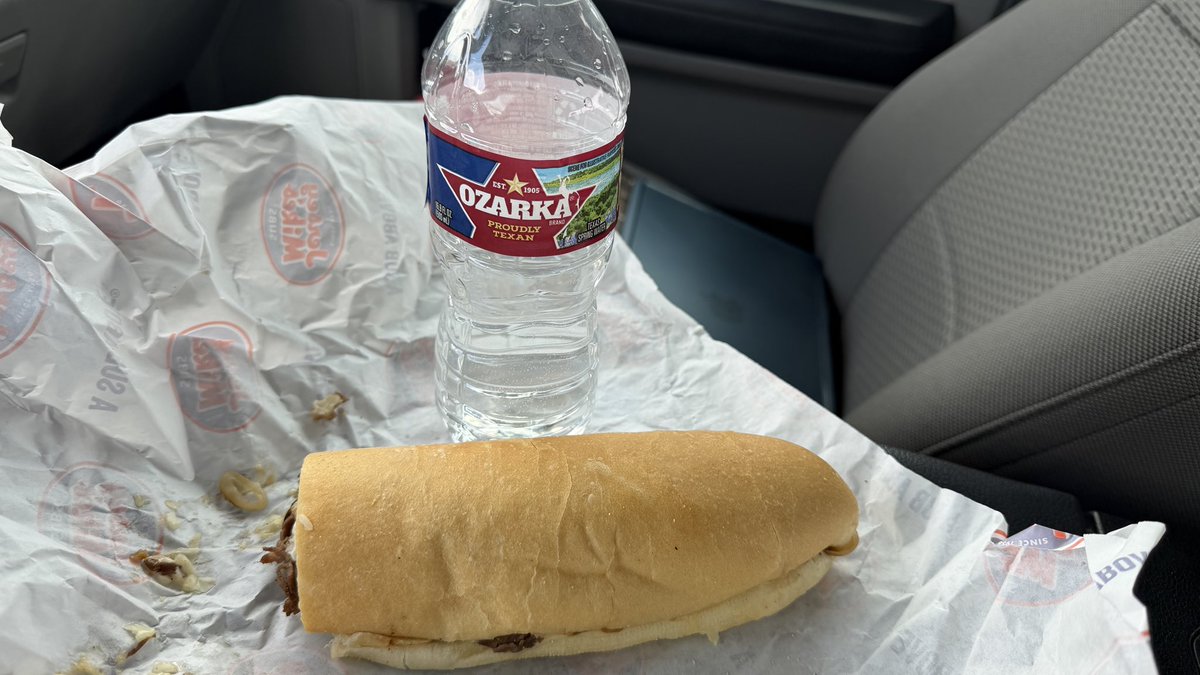 Kyle3May's tweet photo. Both from two different @jerseymikes stores. Each were $17!!!! Absolutely pathetic inconsistency. Never going back to that one store (right). https://t.co/pY0vQprzcg