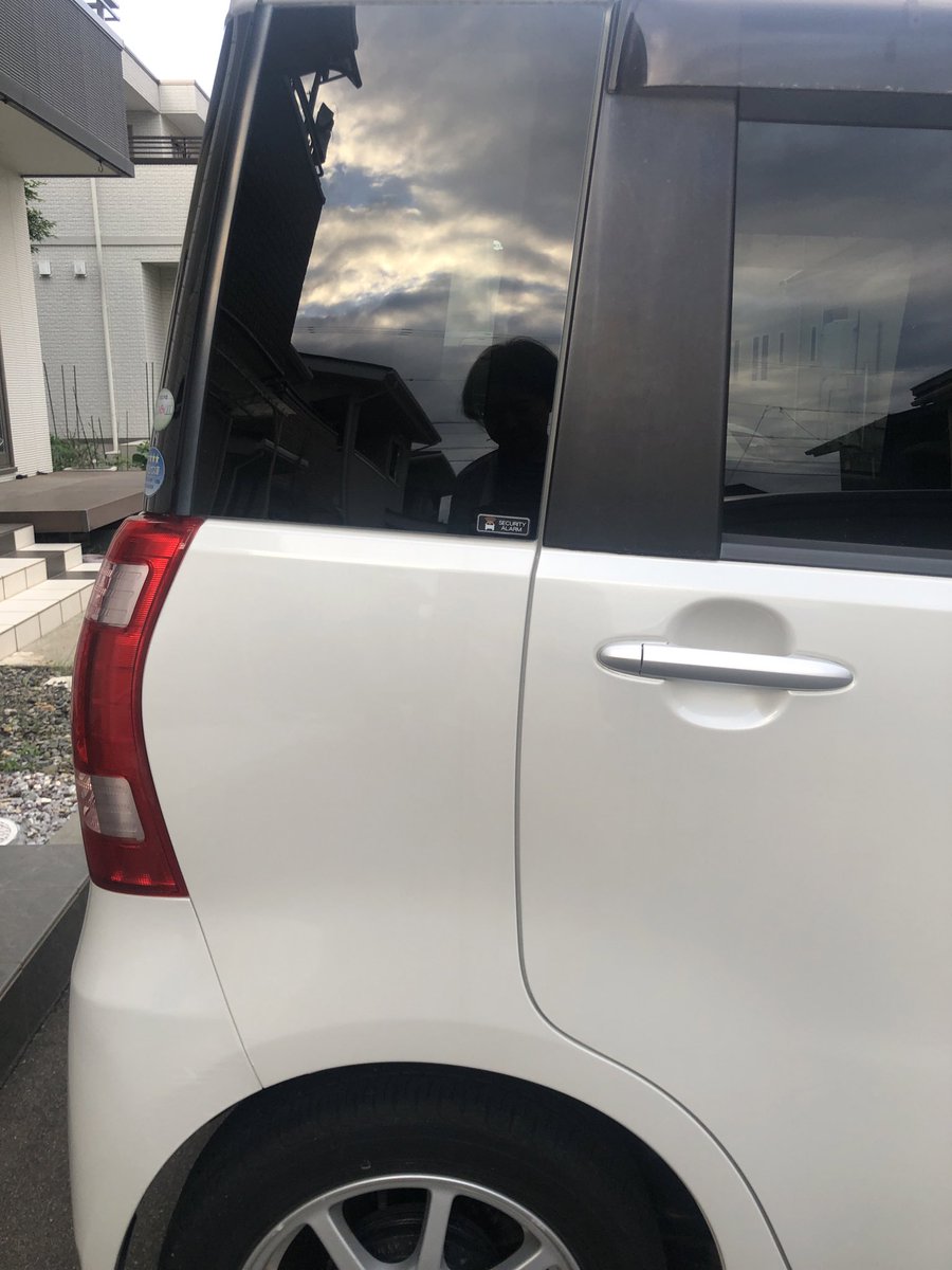 SG415F's tweet photo. おはよう御座います。
blackモーニング
昨年に続き代車がスライドドアじゃないタント、三種の神器ナビバックカメラETC(恐らく廃車品から移植)付いてグレードアップしていました。 https://t.co/DFDp5SJ17M