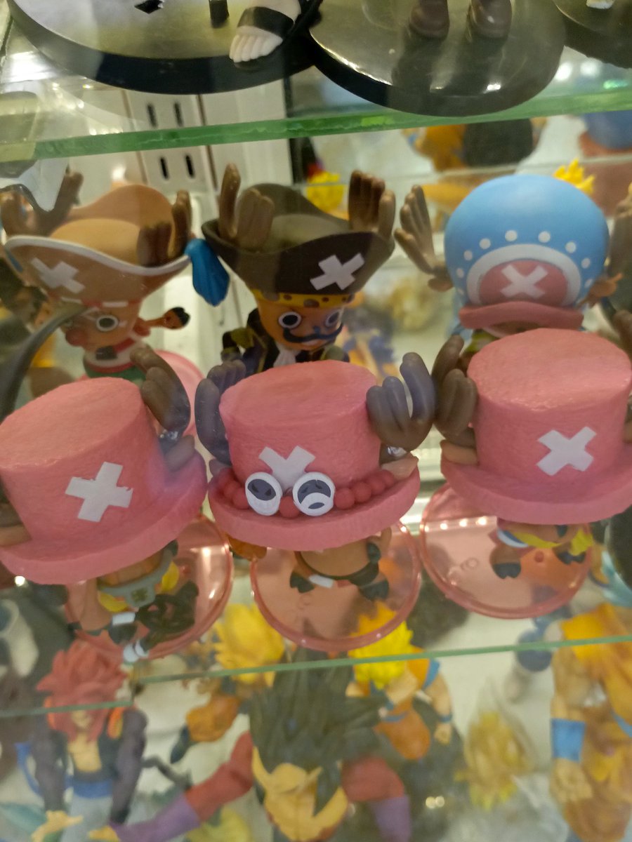 AverageUserAlt's tweet photo. Pase por una tienda de figuras hoy y me encontre todo esto

Luffy Gear 5 en el trono que parece el de Imu con Koala (LA NECESITO CABRON)

Muchos choppers

Luffy comiendo 

Y la variante de la figura que tengo pero con Gear 5

Lastimosamente no compre ninguna 🥀
#OnePiece https://t.co/nyn8yt4HGX