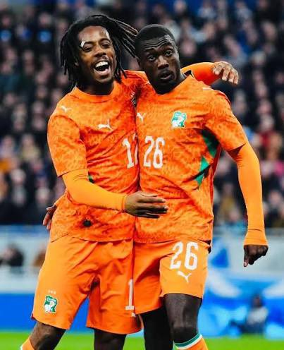 DobeAboubacar's tweet photo. L’entente entre Wahi et Pépé est très intéressante.  C’est la paire idéale dans un 4-4-2. https://t.co/FEjeKGFE2F