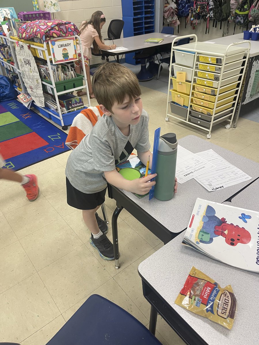 Brantsfirsties's tweet photo. Measurement around the room 📏 https://t.co/3efCrPi69L