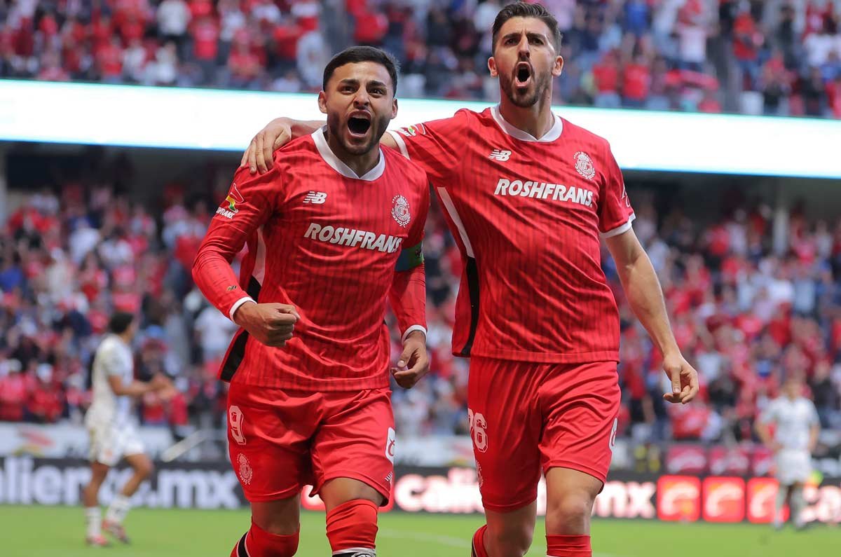 CafeDiablos's tweet photo. PREGUNTAS RÁPIDAS CON PAULINHO 😎

Que representa ganar la tercera Concachampions para Toluca:
FELICIDAD

Ritual antes de un partido:
ESCUCHAR MÚSICA 

Compañero que pone el ambiente en los viajes:
ALEXIS

Con quién nunca viajarías a lado en un avión:
ALEXIS 

Juego más complicado de visita
SAN DIEGO

Estadio/Ambiente que representó un reto:
EL NUESTRO

Comida favorita fuera de casa:
TACOS

Vía @TheChampions