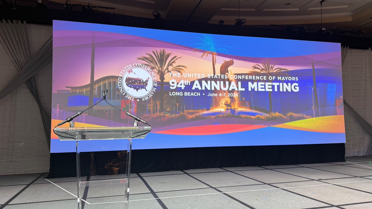 CAgovernor's tweet photo. LIVE NOW: Join me as I deliver remarks during a fireside chat at the Conference of @USMayors' 94th Annual Meeting.

📺: https://t.co/TBEfCjYs7j https://t.co/dBKJ1uMqxt