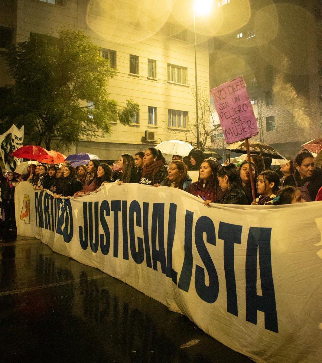 escobarnahuel2's tweet photo. Como jóvenes tenemos una responsabilidad que no podemos esquivar: construir una sociedad donde ninguna mujer tenga que vivir con miedo.

Se cumplen 11 años del primer #NiUnaMenos, nosotros marchamos porque entendemos que la indiferencia nunca es una opción y que las violencias que atraviesan a las mujeres nos interpelan como generación.

Escuchar, acompañar, cuestionar lo que está mal y comprometernos todos los días también es parte de la tarea.
Porque una sociedad más justa, más igualitaria y libre de violencias se construye entre todos.