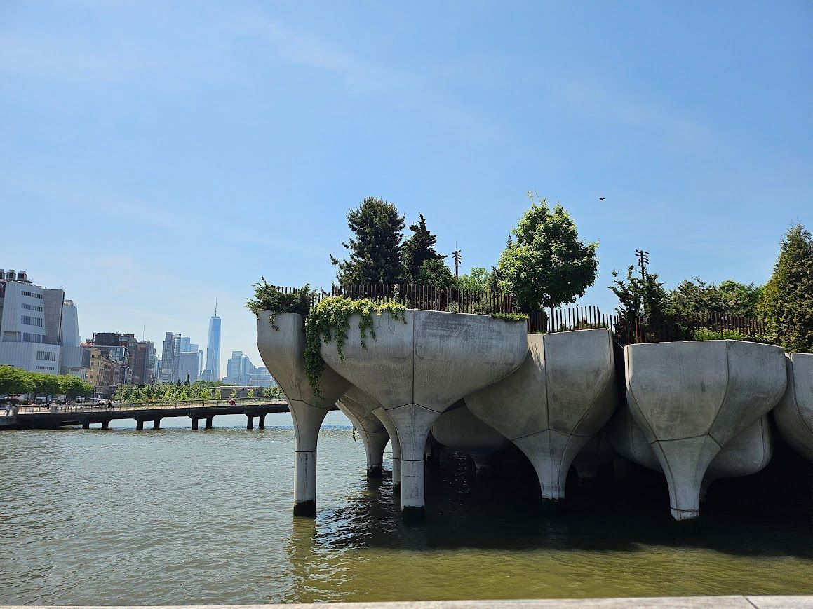Vialii's tweet photo. Jill visited an amazing park on her recent visit to NYC and loved it so much it just had to become a blog. Read on to learn all about Little Island...

#NYC
#LittleIsland
#NewYorkParks
#NewYorkGardens

https://t.co/t8rdIyHNqS https://t.co/0FfWglZZsV