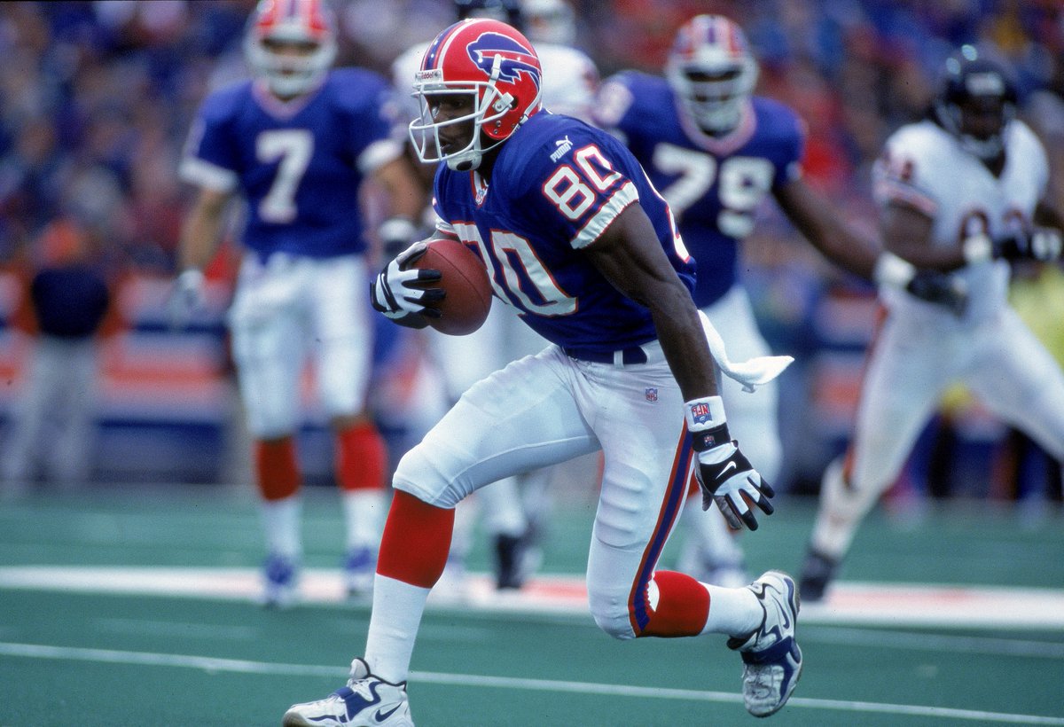 BraytonJWilson's tweet photo. Put this man on the #Bills Wall of Fame already. https://t.co/IvpYrrqrv8