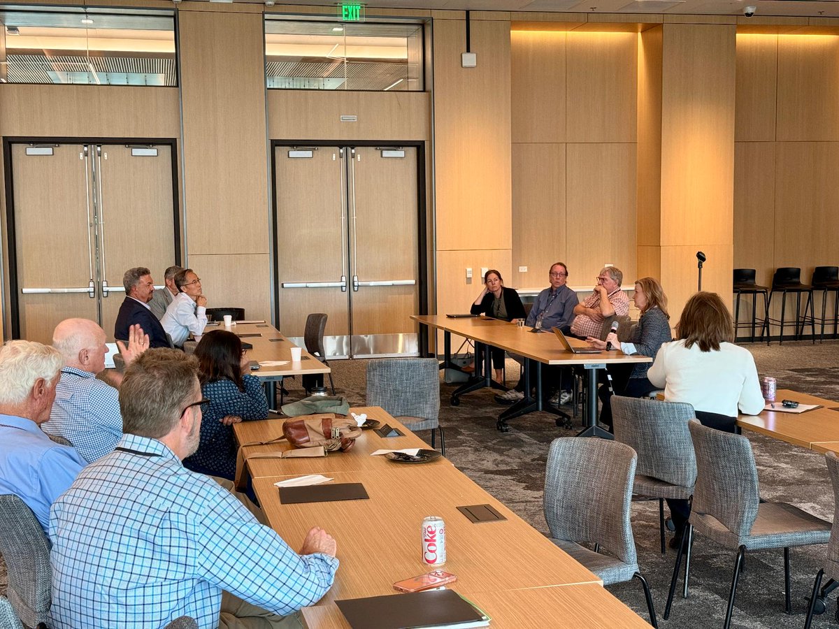 CUCancerCenter's tweet photo. The annual Thoracic Oncology Research Initiative (TORI) Lung Cancer SPORE Retreat was held yesterday, where attendees shared their research milestones and updates on ongoing projects and brainstormed future collaborations. Learn more about TORI: https://t.co/OVa36jyxDi https://t.co/ZjuVyxXnAP