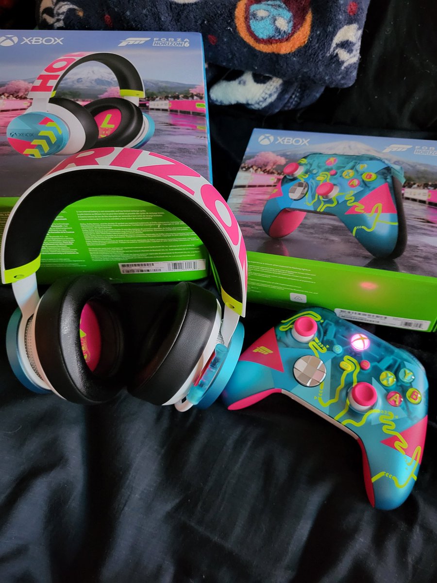 VatoLoco722's tweet photo. @XBOX I luv you Xbox 💚 ,this set is so bad ass https://t.co/W5w3wFGVSb