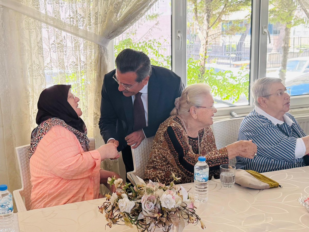 cumaliatilla23's tweet photo. 📍Burhaniye Huzurevi Vakfı
Ecz. Kenan Sucuoğlu Huzurevi

Kurban Bayramı Münasebetiyle Huzurevini Ziyaret Ederek, Kıymetli Büyüklerimizle Bir Araya Geldik; Bayramlarını Kutlayıp Hayır Dualarını Aldık.

Büyüklerimize, Sağlıklı Uzun Bir Ömür Diliyorum.

#Burhaniye https://t.co/bzjzx0PMEV