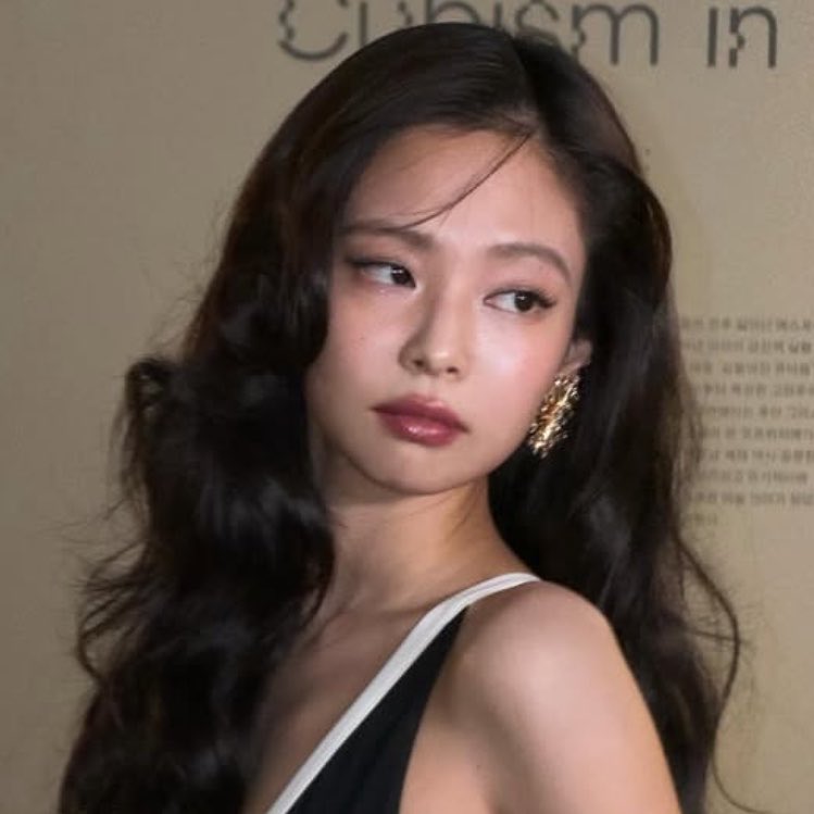 jenscharisma's tweet photo. the woman that antis claim ONLY sings about men &amp; s*x ; a thread https://t.co/tYPVGxwgOz