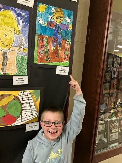 BA_Hatchets's tweet photo. Young Artists in the Making! 👩 🎨 🖌️

Students from Mrs. Miles' 2nd-grade class took a trip to see some of their art displayed at last week's Fine Arts Night put on by the Bad Axe Arts &amp; Music Department. https://t.co/l84EmQz2bg
