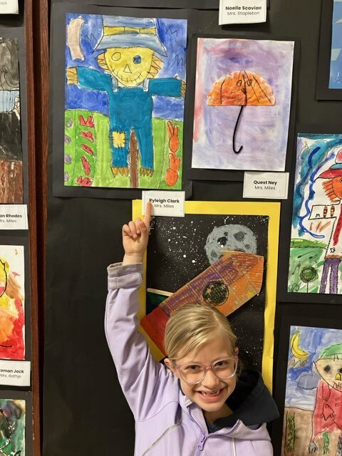 BA_Hatchets's tweet photo. Young Artists in the Making! 👩 🎨 🖌️

Students from Mrs. Miles' 2nd-grade class took a trip to see some of their art displayed at last week's Fine Arts Night put on by the Bad Axe Arts &amp; Music Department. https://t.co/l84EmQz2bg