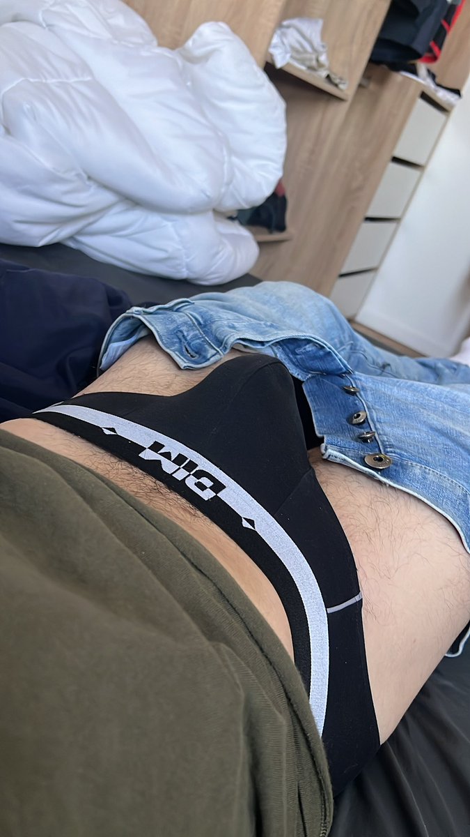 31_flz's tweet photo. @50NuancesdeSlip J’ai sorti le slip aussi 🤭 https://t.co/4DO32sNJtj